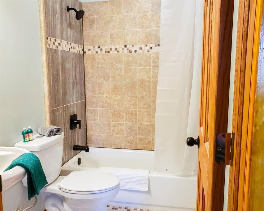 Fall Getaway Resort-3 King Suites, Dog-Friendly Seeley エクステリア 写真