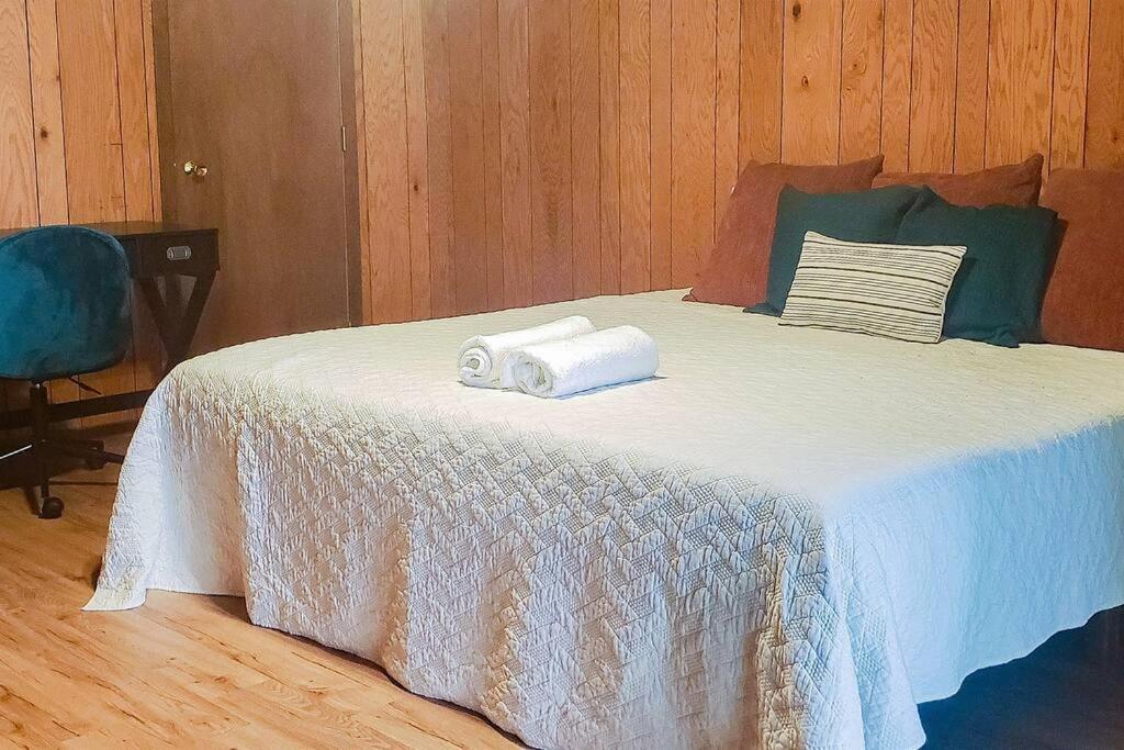 Fall Getaway Resort-3 King Suites, Dog-Friendly Seeley エクステリア 写真