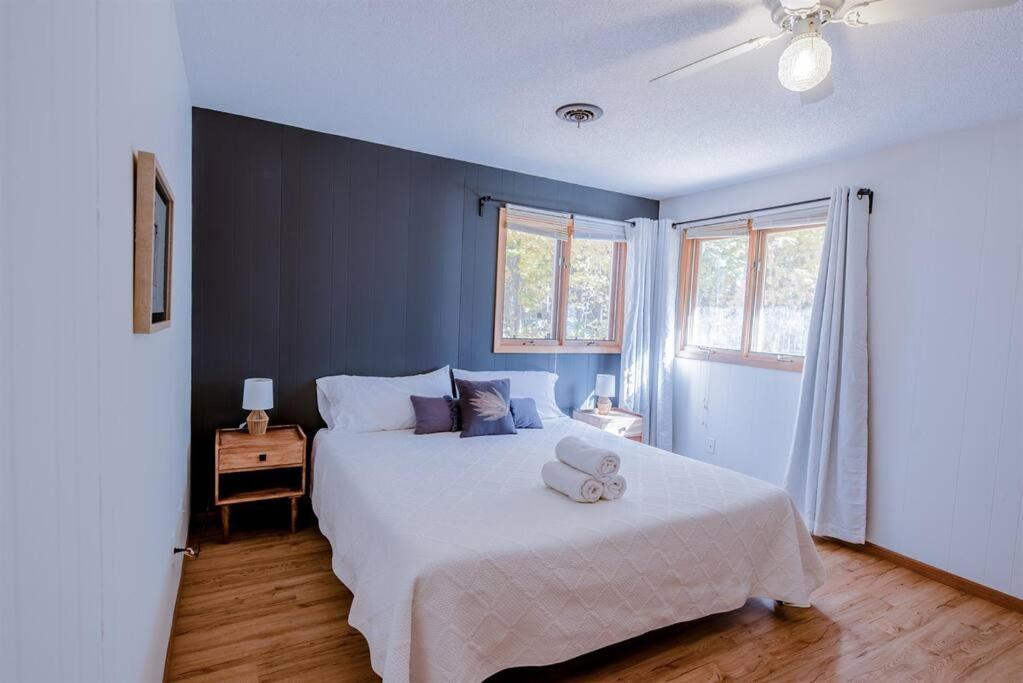 Fall Getaway Resort-3 King Suites, Dog-Friendly Seeley エクステリア 写真