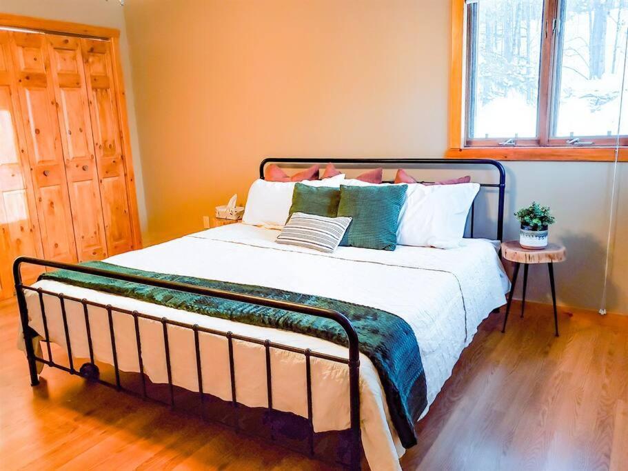 Fall Getaway Resort-3 King Suites, Dog-Friendly Seeley エクステリア 写真