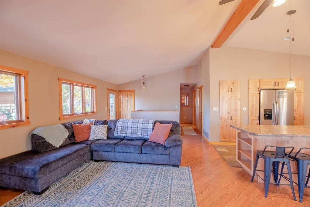 Fall Getaway Resort-3 King Suites, Dog-Friendly Seeley エクステリア 写真